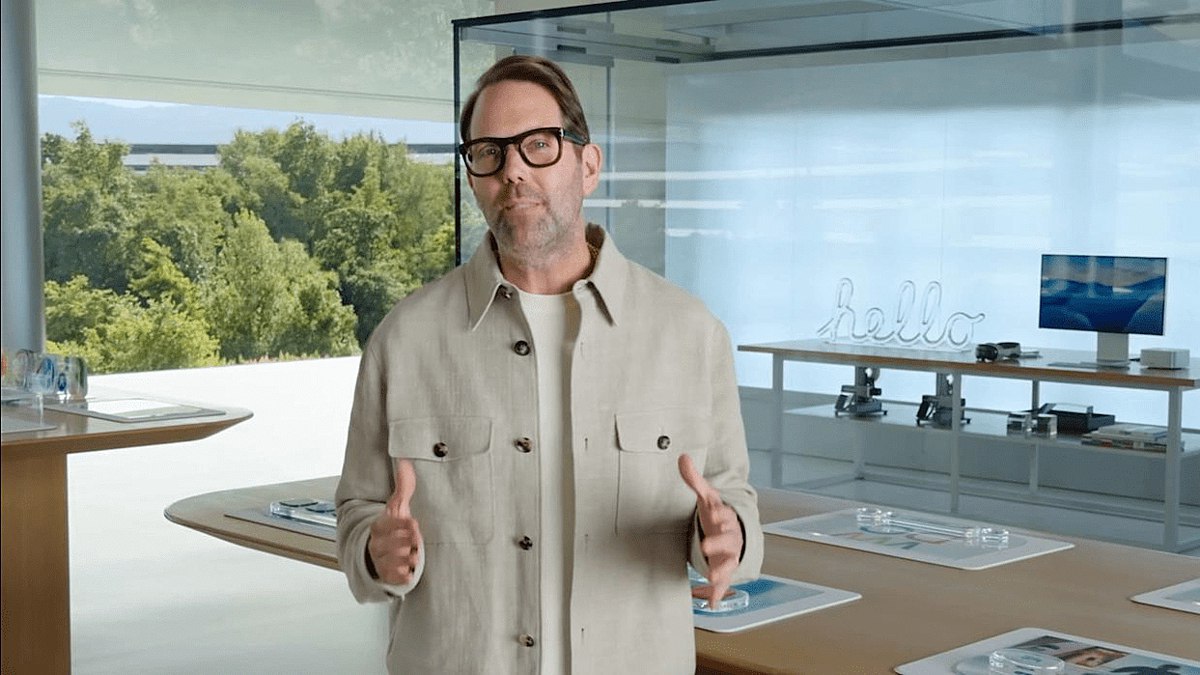 Заголовок: Главный дизайнер Apple переходит в Meta для работы над новыми технологиями